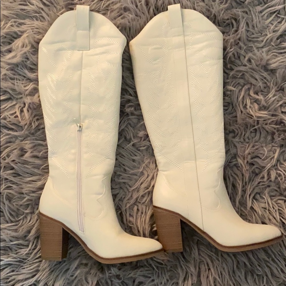NEW Altard state white boots